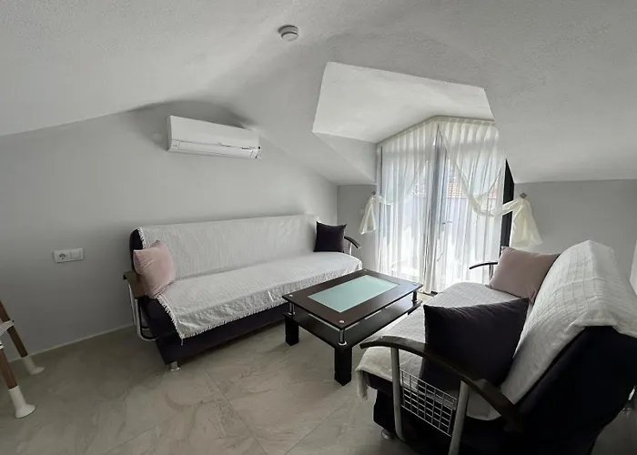 Villa's Tomris Willa