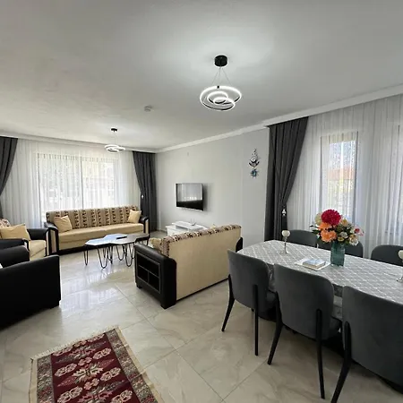 Villa's Tomris Vila *