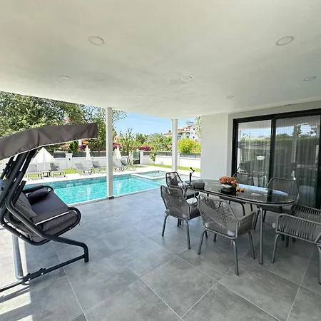 Willa Villa's Tomris