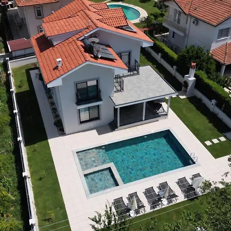 Willa Villa's Tomris *