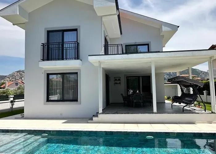 Villa's Tomris Vila *