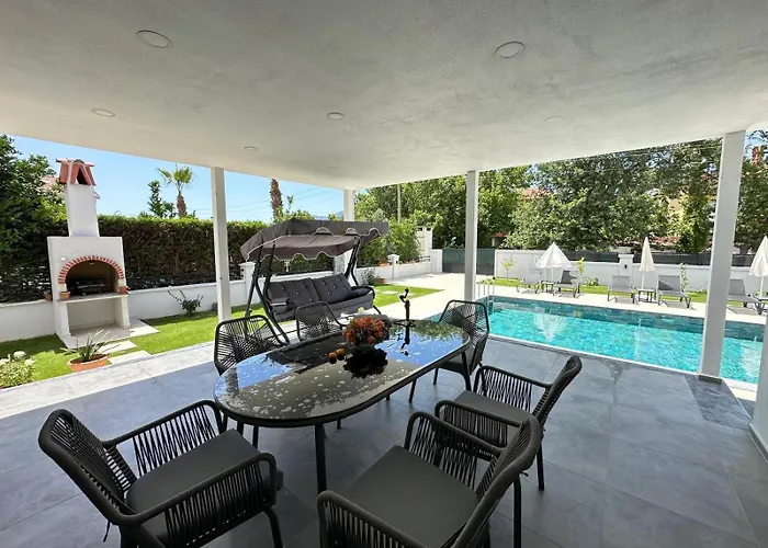 Villa's Tomris Willa